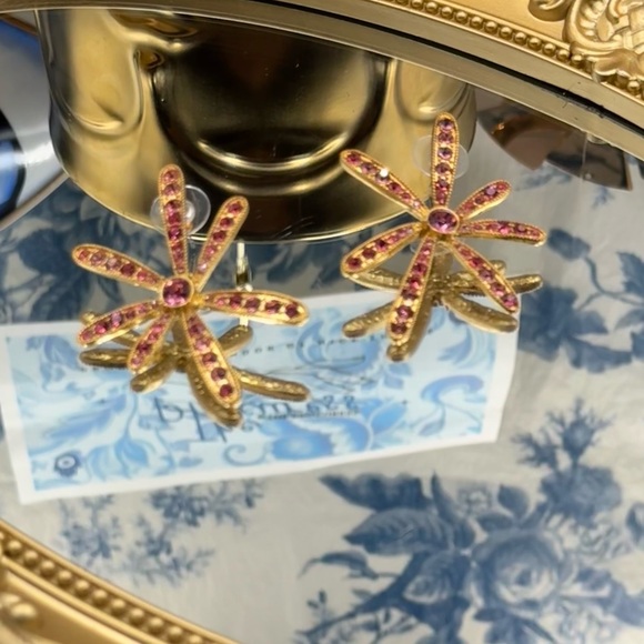 🆕 OSCAR DE LA RENTA 🧿 NWOT Daisy Pave Stud Earrings - Swarovski Crystal Pink - Picture 3 of 16